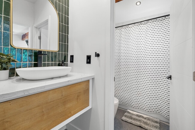 11361 Tenino Ave in Los Angeles, CA - Foto de edificio - Building Photo