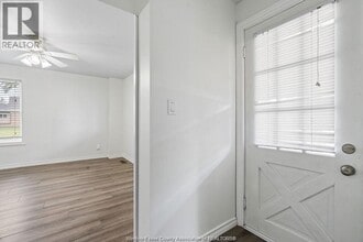 2900 Front Rd in Windsor, ON - Building Photo - Building Photo