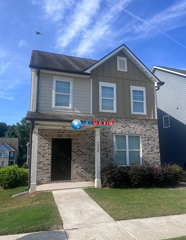property at 1220 Hawthorne Tr