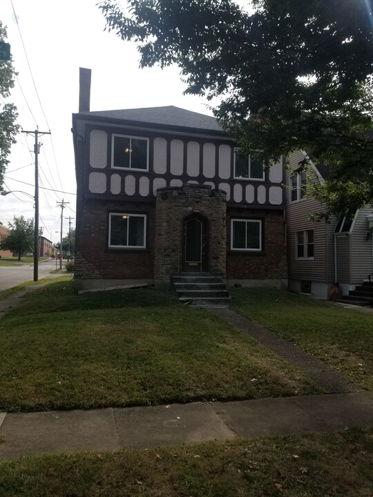 1427 Ryland Ave in Cincinnati, OH - Foto de edificio