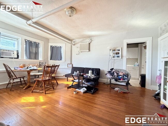 1709 Commonwealth Ave, Unit 1 in Boston, MA - Foto de edificio - Building Photo