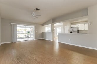 29429 Crossland Dr in Zephyrhills, FL - Foto de edificio - Building Photo