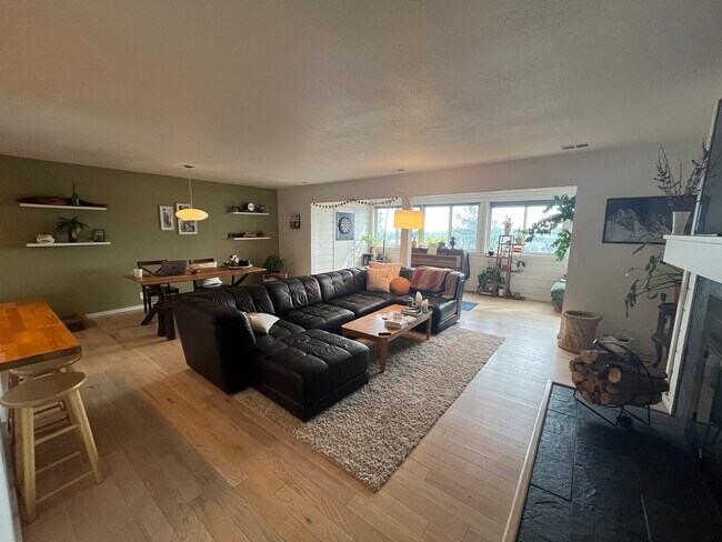 property at 1556 Bradley Dr