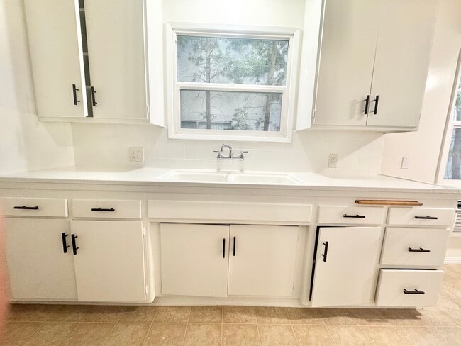 2249 Merton Ave in Los Angeles, CA - Building Photo - Building Photo