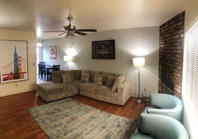Legacy Townhome - Spacious Townhomes in Chico, CA - Foto de edificio - Interior Photo