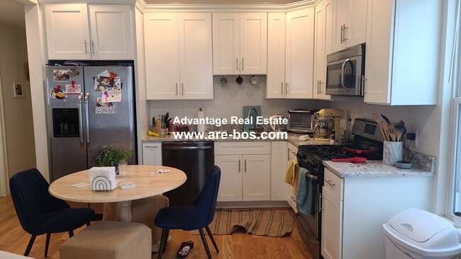 121 Webster Ave, Unit 2