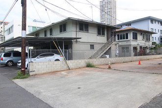 Two Buildings, 9 Units Total in Honolulu, HI - Building Photo - Building Photo