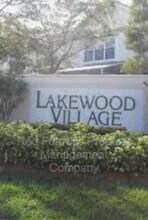 8271 Village Edge Cir in Ft. Myers, FL - Building Photo - Building Photo