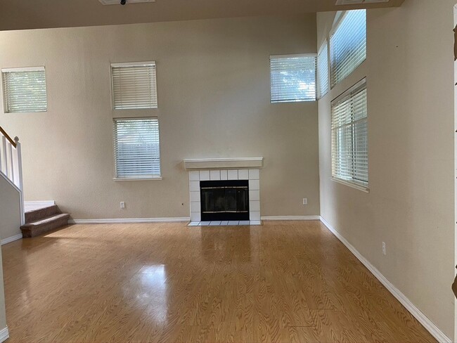 5401 Tamarindo Ln in Elk Grove, CA - Building Photo - Building Photo