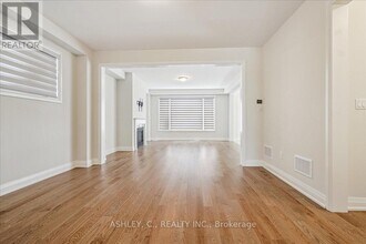 29 Gladmary Dr in Brampton, ON - Building Photo - Building Photo