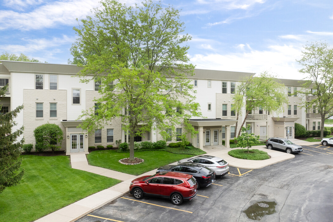 Delaware Place II in Gurnee, IL - Building Photo