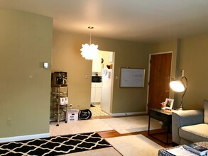 2525 W 13 Mile Rd in Royal Oak, MI - Building Photo - Building Photo