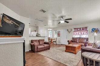 897 Sagewood Trl, Unit 897 Sagewood Trl in San Marcos, TX - Building Photo - Building Photo