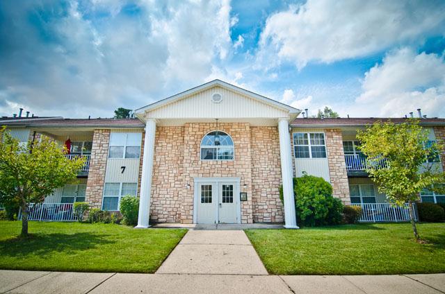 Suncrest Village in Manchester, NJ - Building Photo