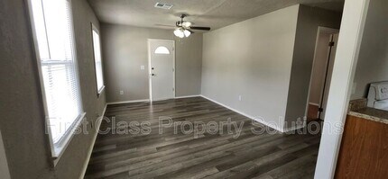 407 E Rickenbacker Dr in Midwest City, OK - Building Photo - Building Photo