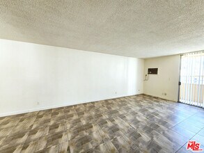 425 S Kenmore Ave in Los Angeles, CA - Building Photo - Building Photo