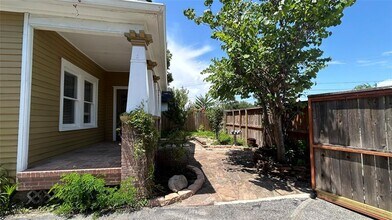 209 Walton St in Houston, TX - Building Photo - Building Photo
