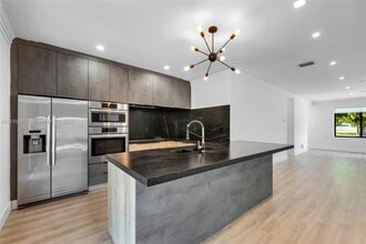 365 Fairway Dr in Miami Beach, FL - Building Photo - Building Photo