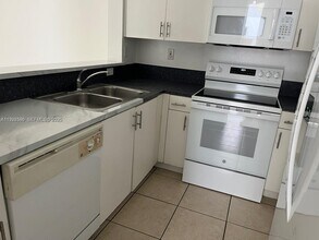 10919 SW 245th St in Homestead, FL - Foto de edificio - Building Photo