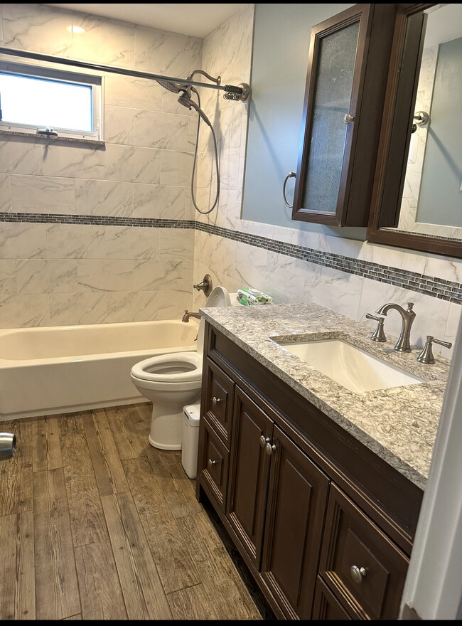 7 Grady Ln in Coram, NY - Building Photo - Building Photo