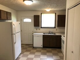 1501 Ensign Dr, Unit 1N in Normal, IL - Building Photo