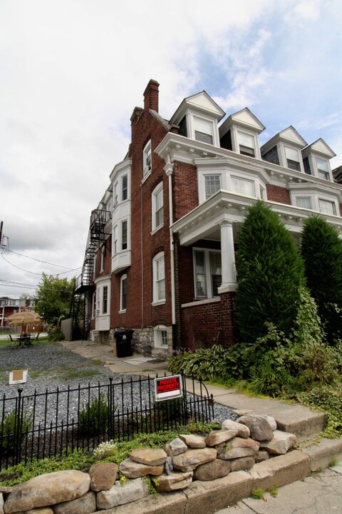 2011 N 2nd St in Harrisburg, PA - Building Photo