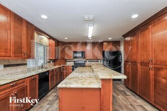 1029 Lamplighter Ln in Lakeland, FL - Building Photo - Building Photo