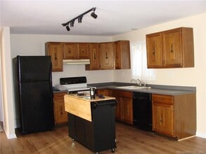 30 Thistle Down Ln in Naugatuck, CT - Building Photo - Building Photo