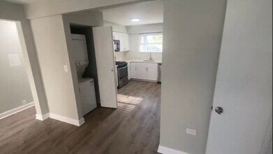 1321 W Sherwin Ave, Unit 1B in Chicago, IL - Building Photo - Building Photo