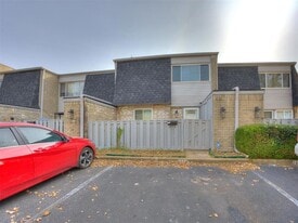 1402 Bill Carrol Dr, Unit 1/2 in Norman, OK - Building Photo