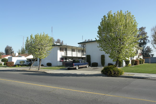 423-425 S I St in Madera, CA - Foto de edificio - Building Photo