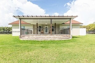 25040 SW 222nd Ave in Homestead, FL - Building Photo