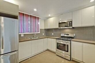 610 Hamilton Ave in Menlo Park, CA - Building Photo - Building Photo