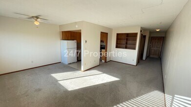 1111 S Gaines St in Portland, OR - Building Photo - Building Photo