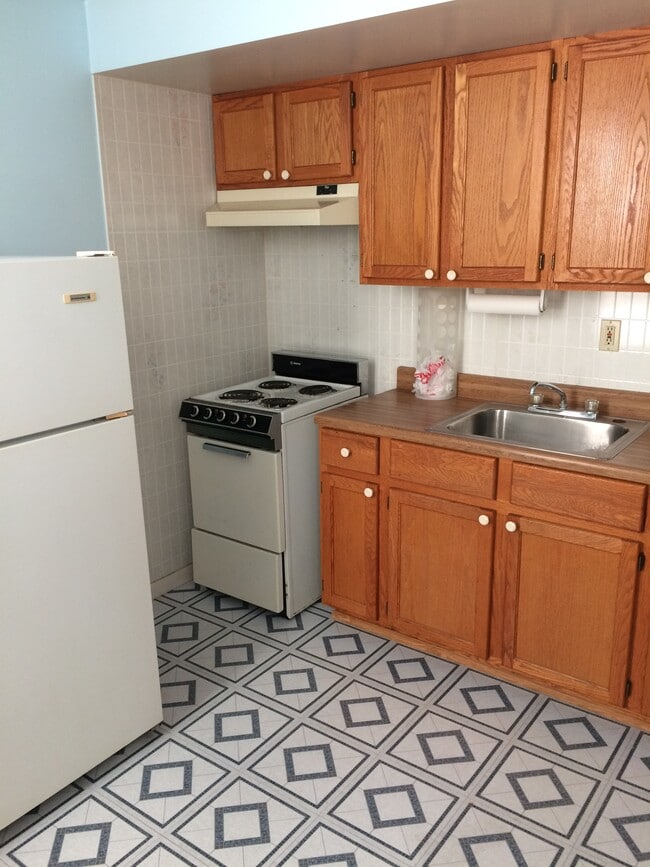 236 Meyran Ave, Unit 3