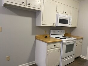23 Live Oak Pl in Jackson, TN - Building Photo - Building Photo
