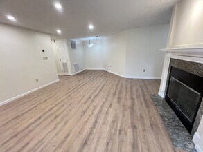 295 W Wyoming Ave, Unit 9C in Stoneham, MA - Building Photo - Building Photo