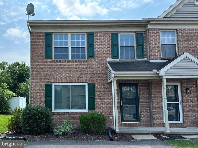 property at 15 Windemere Ct