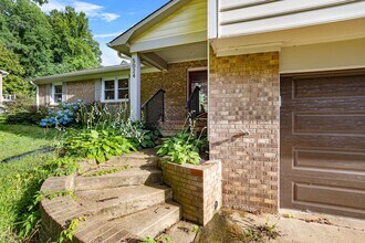 5024 Timbrook Ln in Winston-Salem, NC - Building Photo - Building Photo