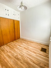 8 Howe St, Unit 1 in Augusta, ME - Building Photo - Building Photo