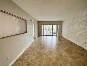 946 Bay Dr in Miami Beach, FL - Building Photo - Building Photo