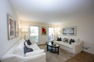 Riva Apartments in Atlanta, GA - Foto de edificio - Interior Photo