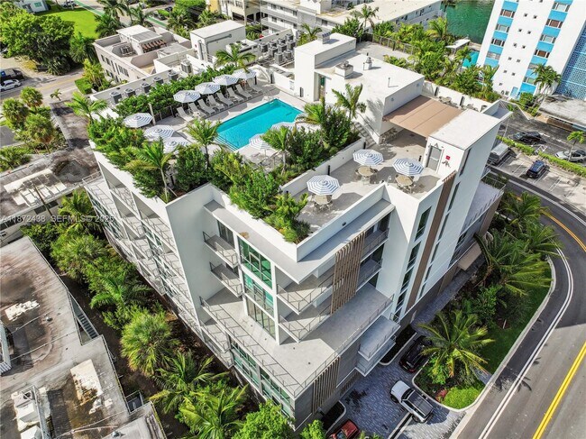 property at 10281 W Bay Harbor Dr