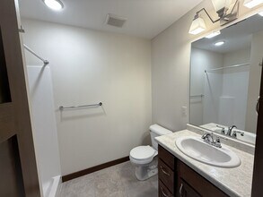 1946 Southridge Ave, Unit 2 in Menomonie, WI - Building Photo - Building Photo