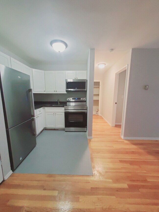 637 Cove Rd in Stamford, CT - Building Photo - Building Photo