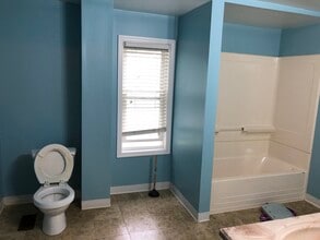 814 W Gray St, Unit B in Elmira, NY - Building Photo - Building Photo