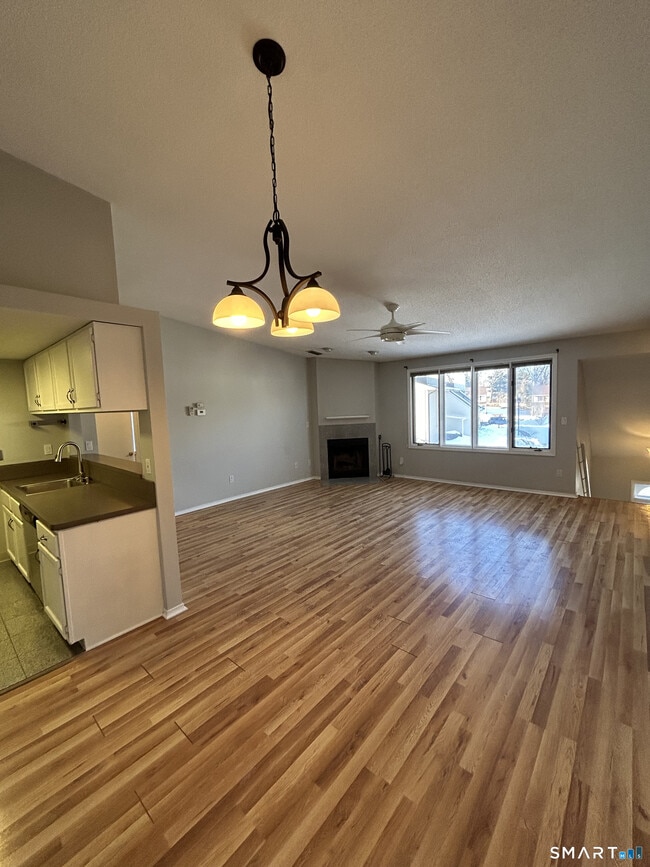 90 Little Oak Ln in Rocky Hill, CT - Building Photo - Building Photo