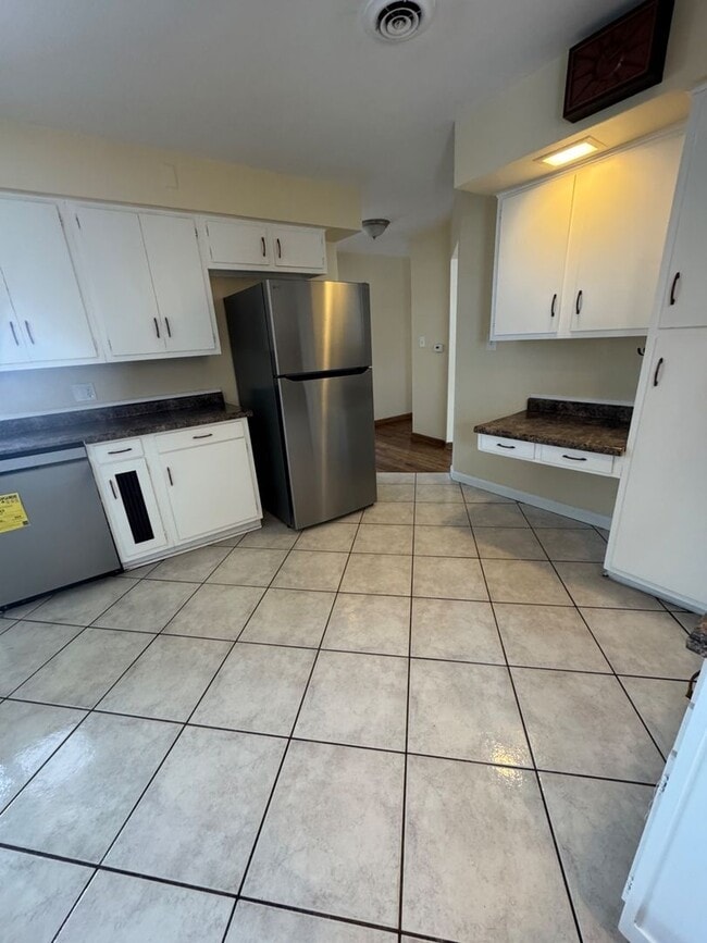 3204 Buckingham Dr in Rockford, IL - Building Photo - Building Photo