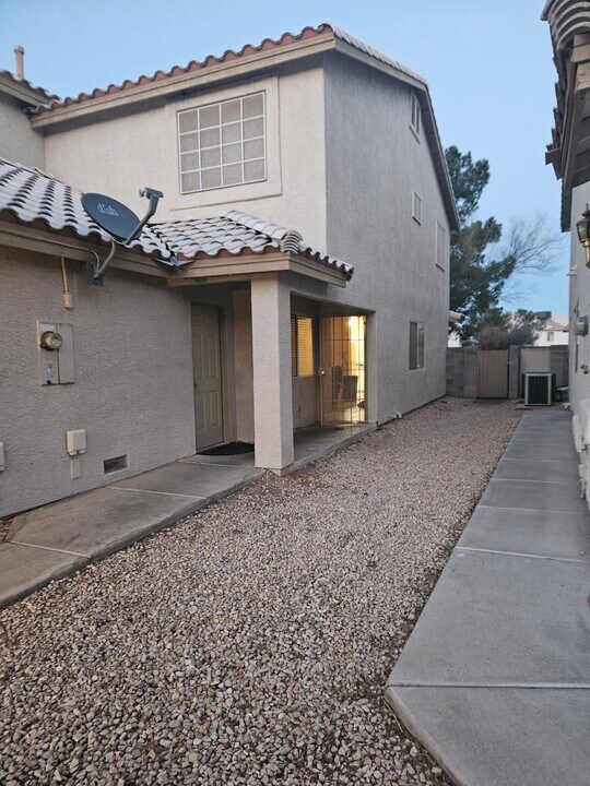 6102 Hillside Bloom Ct, Unit summerhills condos in Las Vegas, NV - Building Photo