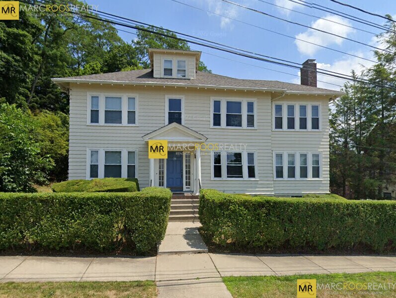 28 Manet Rd, Unit 1 in Chestnut Hill, MA - Building Photo